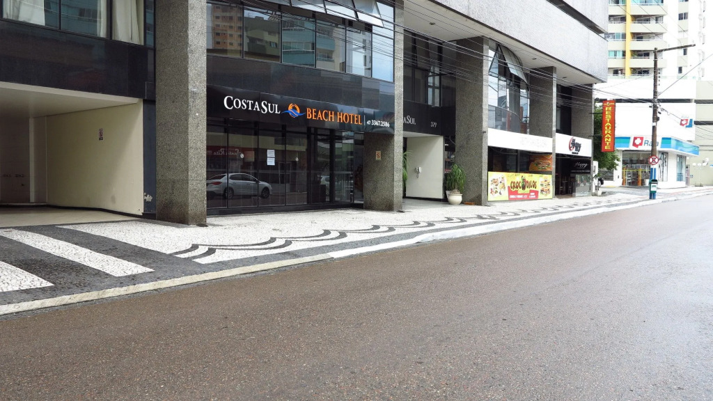 Stay - Apartamentos, Studios e Quartos - Piscina, Jacuzzi e Sauna - 400m da Praia Central