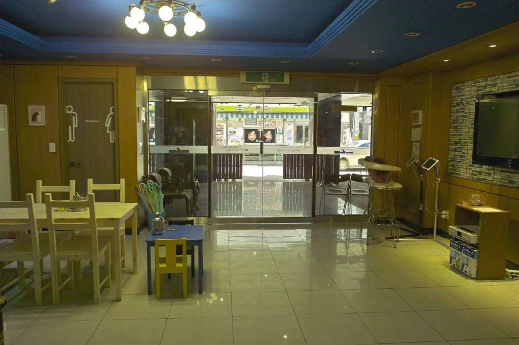 Hotel At Home