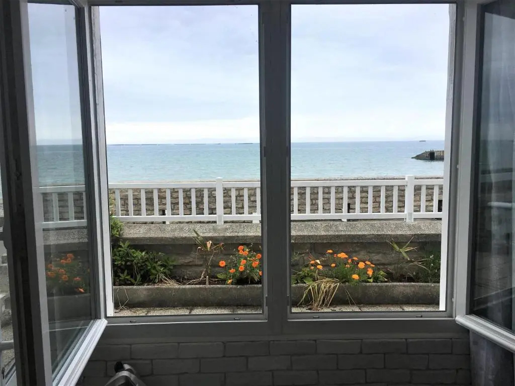 Appartement en front de mer avec terrasse et vue mer