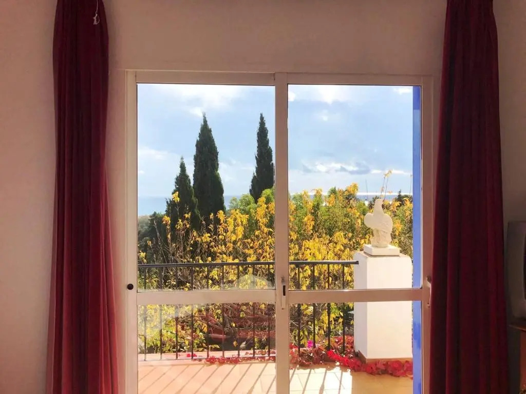 4 bedrooms villa with sea view private pool and enclosed garden at Estepona 1 km away from the beach