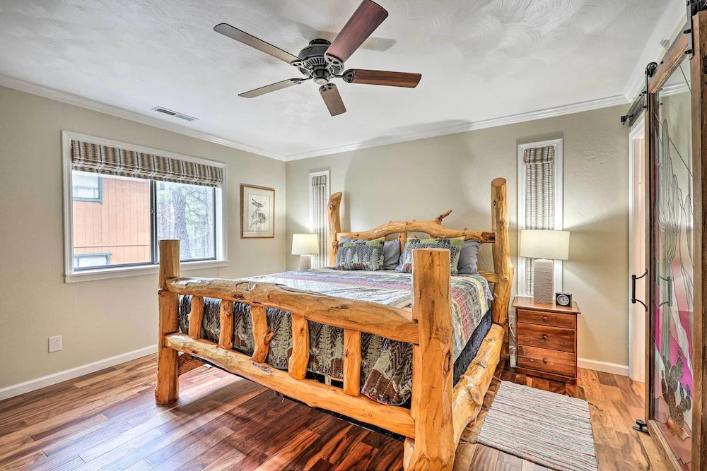Hot Tub & Patio: Pet-friendly Cabin in Munds Park!