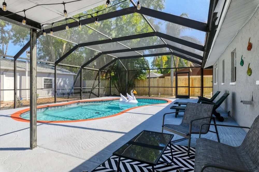Lakes Sunny Paradise Newly Remodeled 3 Bedroom Home With Pool Fenced in Backyard 3 Home by Redawning