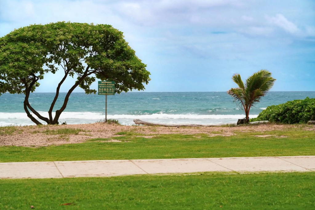 Islander Ground Floor Condo 1-Minute to Beach