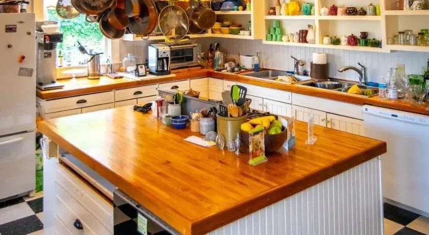 Clementines Guest House & Vacation Rentals