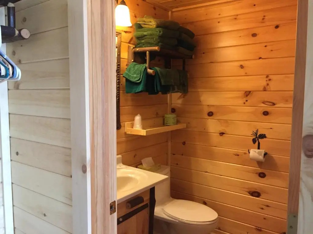 Pine Knoll Hotel Lakeside Lodge & Cabin