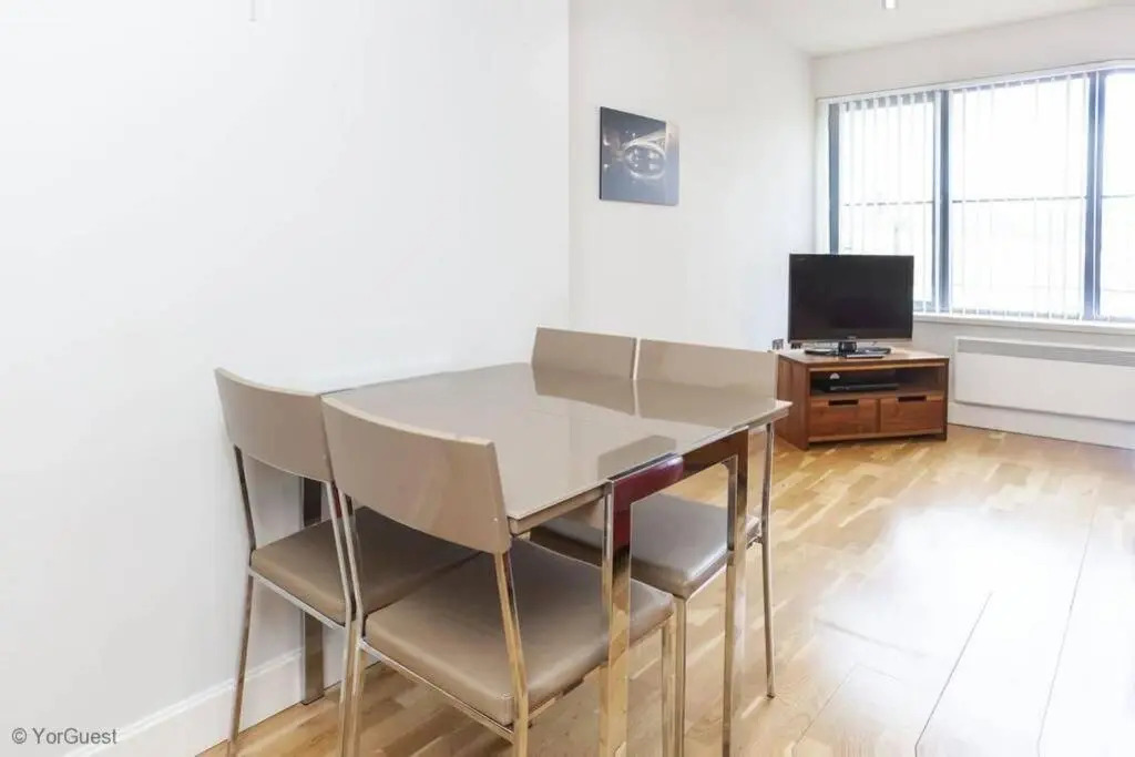 Apartment 12 Popeshead Court