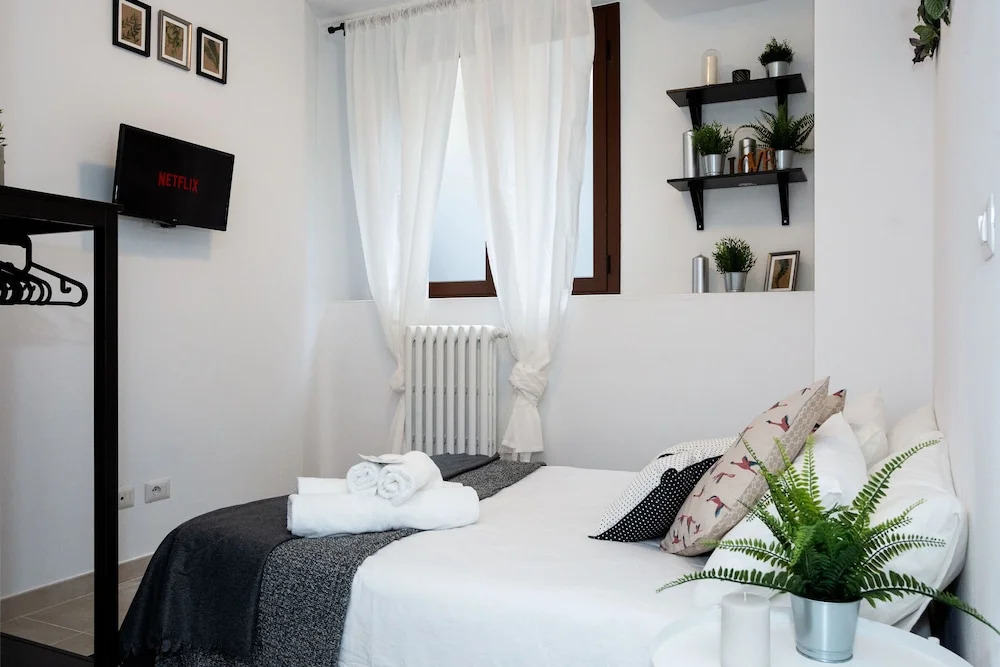 Home Hotel - Paruta 65