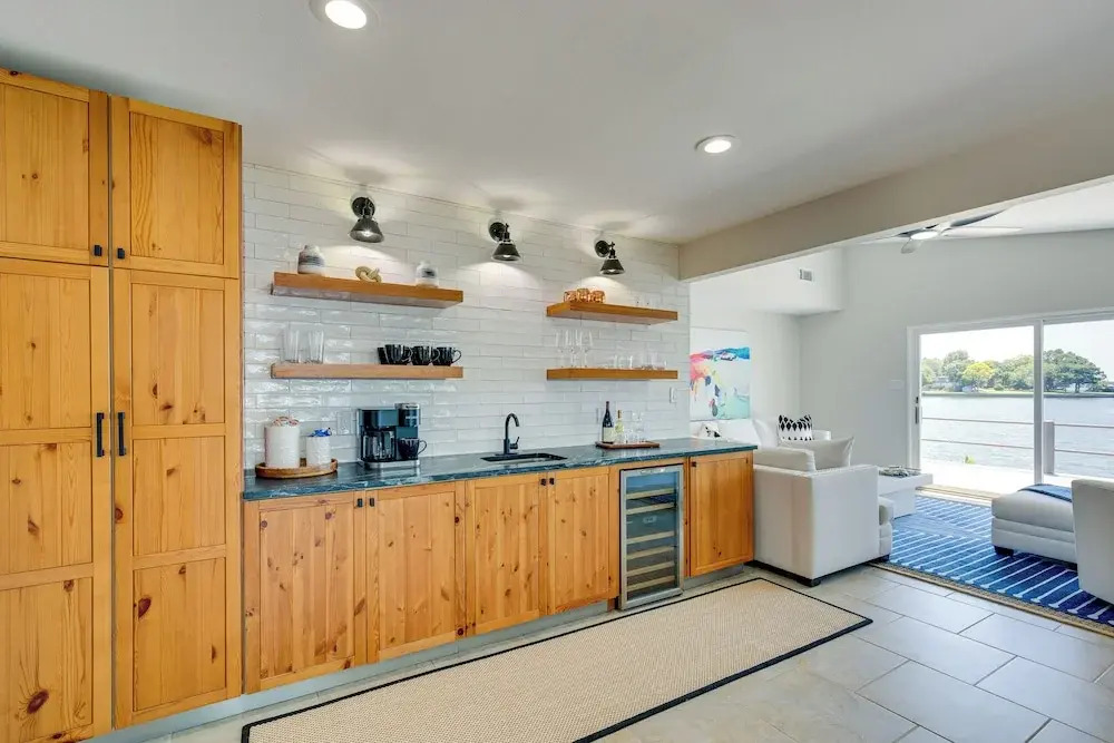 Cedar Creek Lake Views: Gorgeous Mabank House!