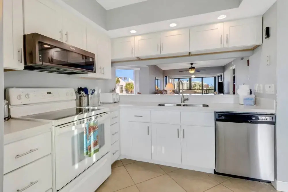 21420 Bay Village Dr 218