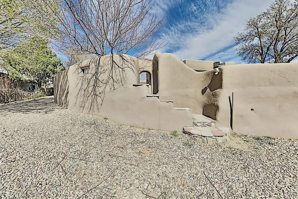 Luxe 2-unit Hideaway: Historic Suite & Casita 2 Bedroom Duplex