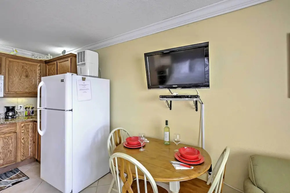 Daytona Beach Studio w/ Oceanfront Balcony & Pool!