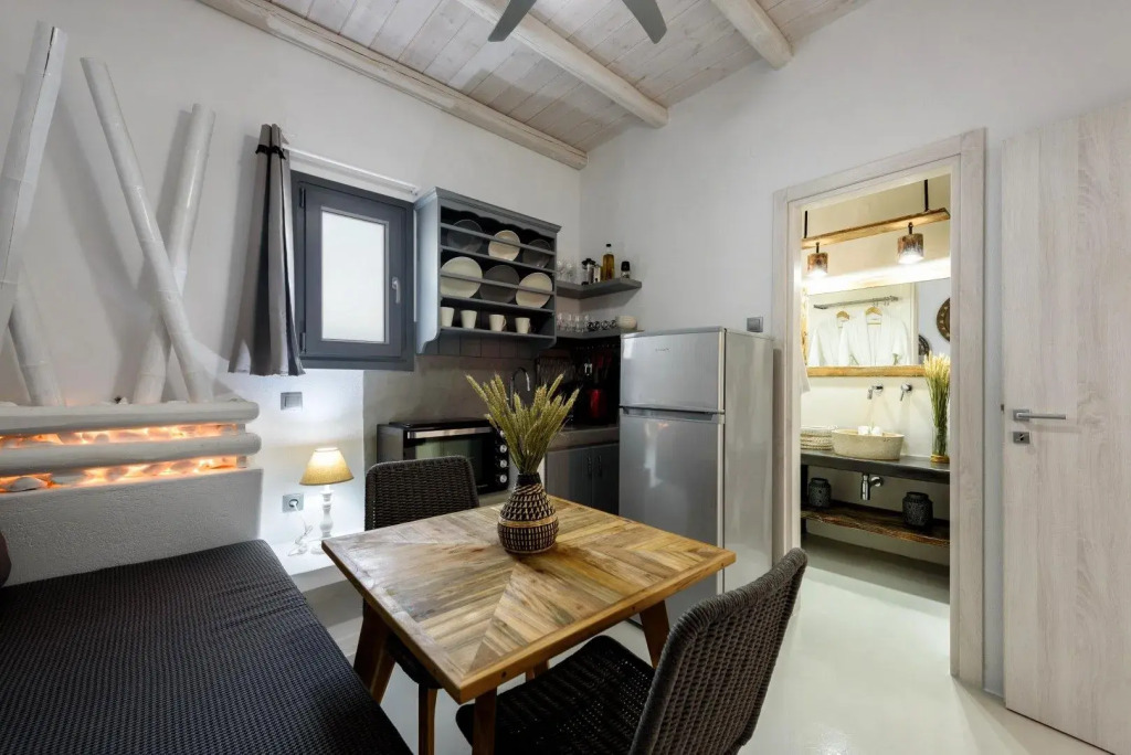 Blue Waves Suites Apartments Paros