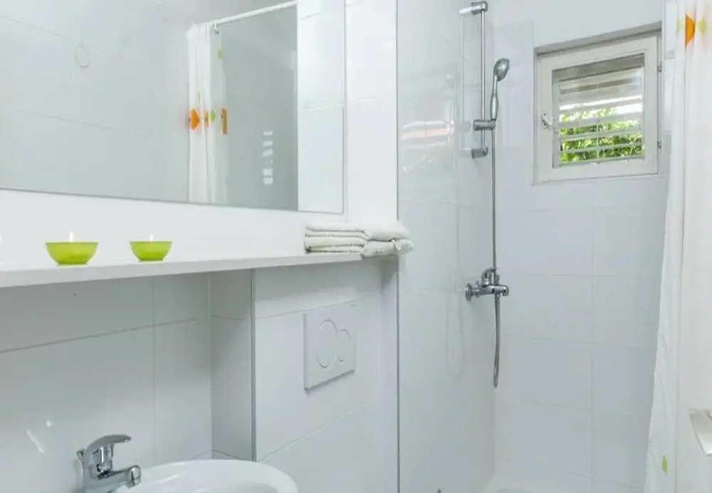 Jadro - 250 m From Beach - A2gornji