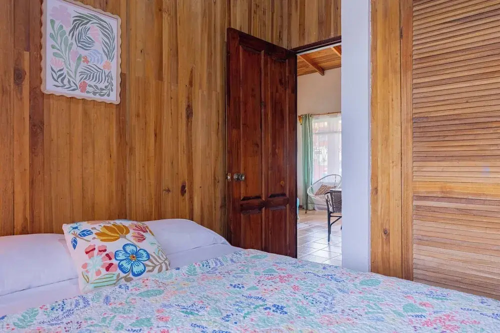 Cozy & Beautiful Casa Aire, Near Lake Park & Town