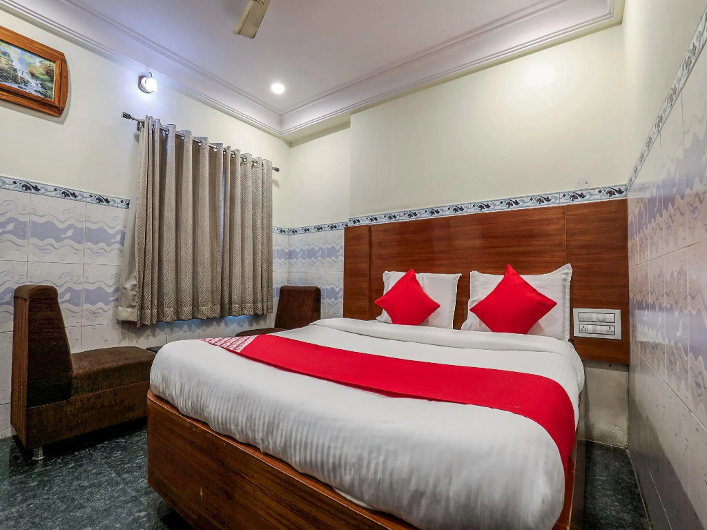 Hotel O Hanuman Pet Near Railway Station
