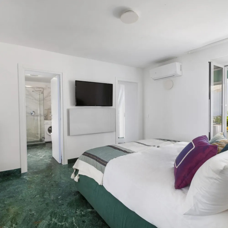 JJ Capri in Capri With 2 Bedrooms and 2 Bathrooms