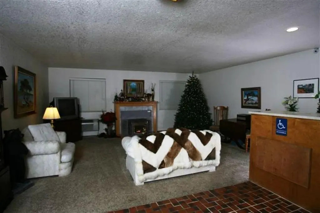 Christmas Tree Inn