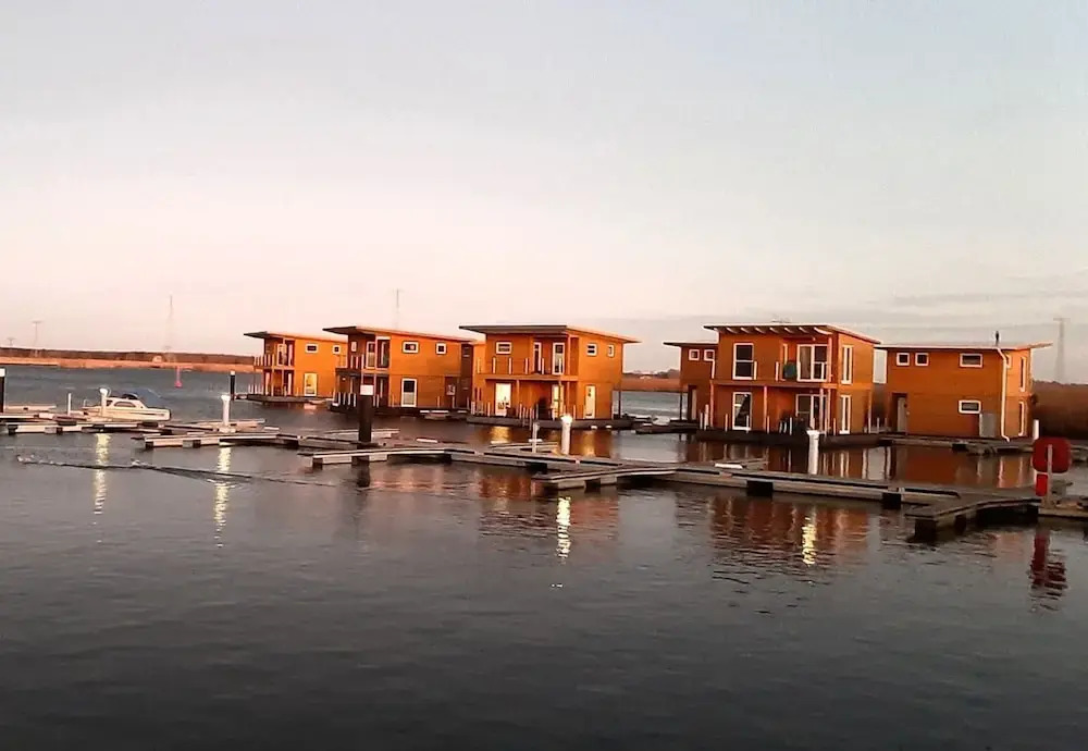Hausboot in Kroeslin am Bodden