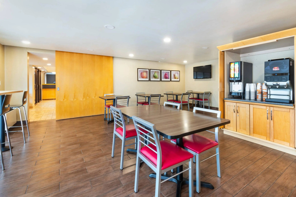 Comfort Inn Kingston - Highway 401