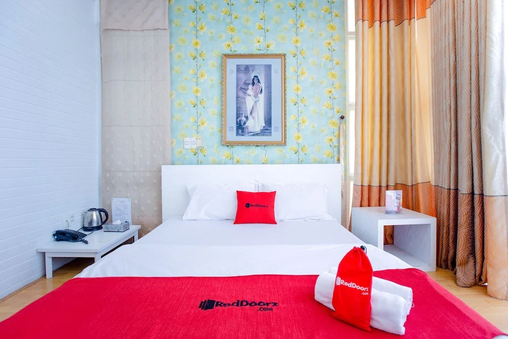 RedDoorz Plus @ Nguyen Thi Thap Street