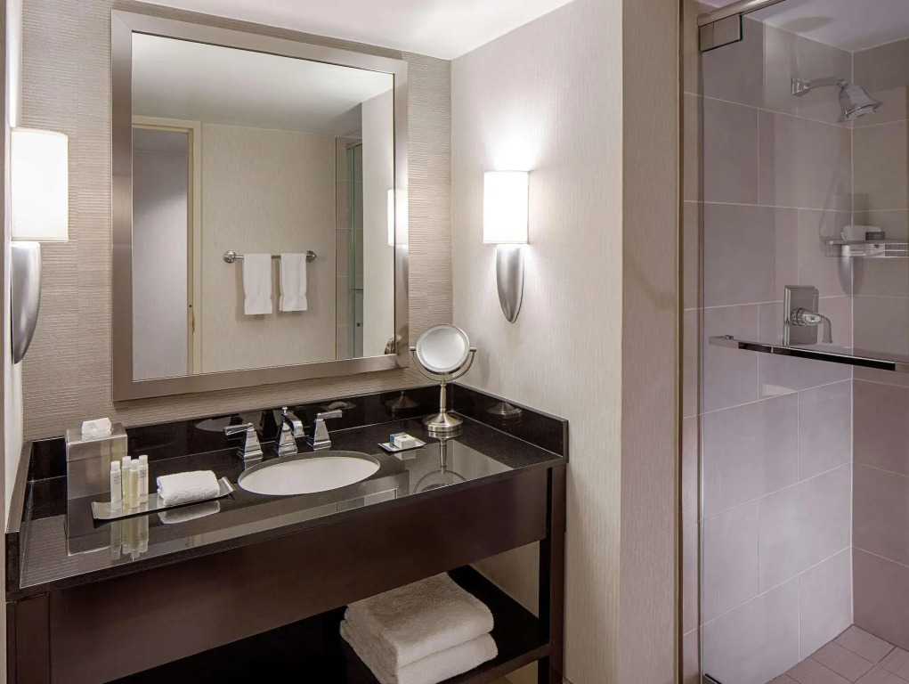 DoubleTree by Hilton Hotel Houston Greenway Plaza