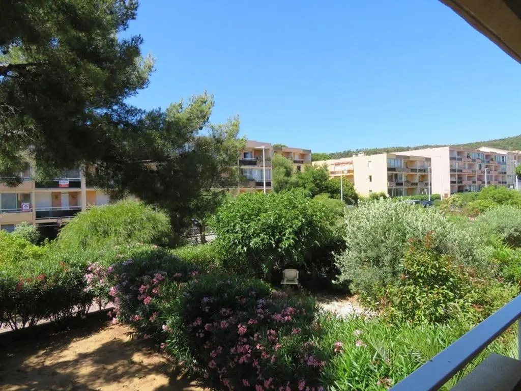 Appartement Bormes-les-Mimosas, 3 pièces, 4 personnes - FR-1-610-14