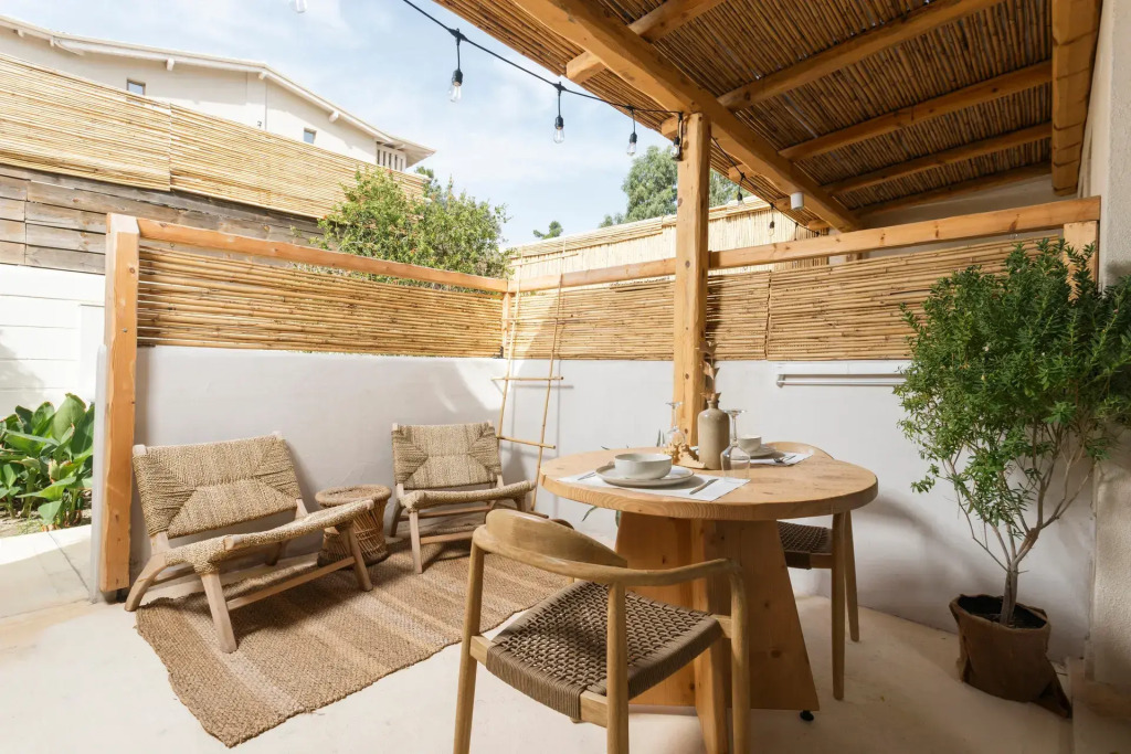 NŪSA suites & villas