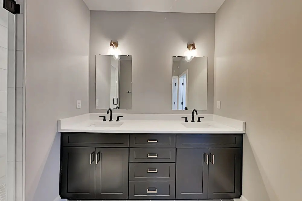 Newly Built All-suite W/ Private Balcony 2 Bedroom Townhouse