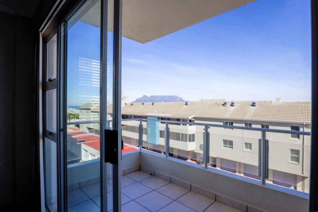 Lovely 2 Bedroom Oceanfront Apartment with Sea Views