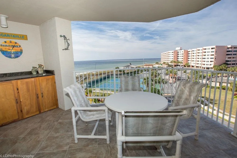 Inlet Reef 411 2 Bedroom Condo by RedAwning