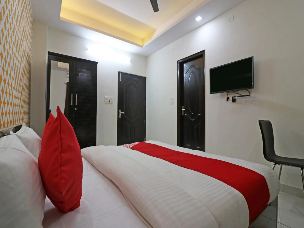 OYO 22605 Hotel Redstone
