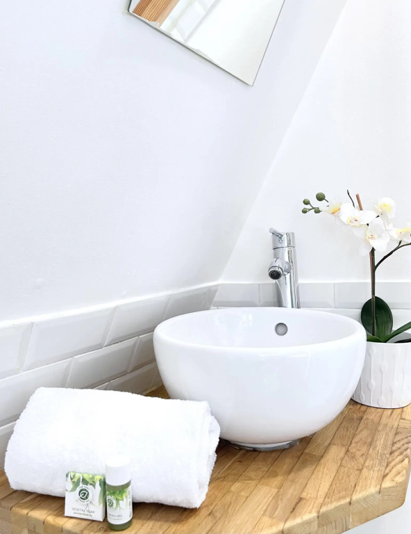 1612 B - Best deal in Pigalle