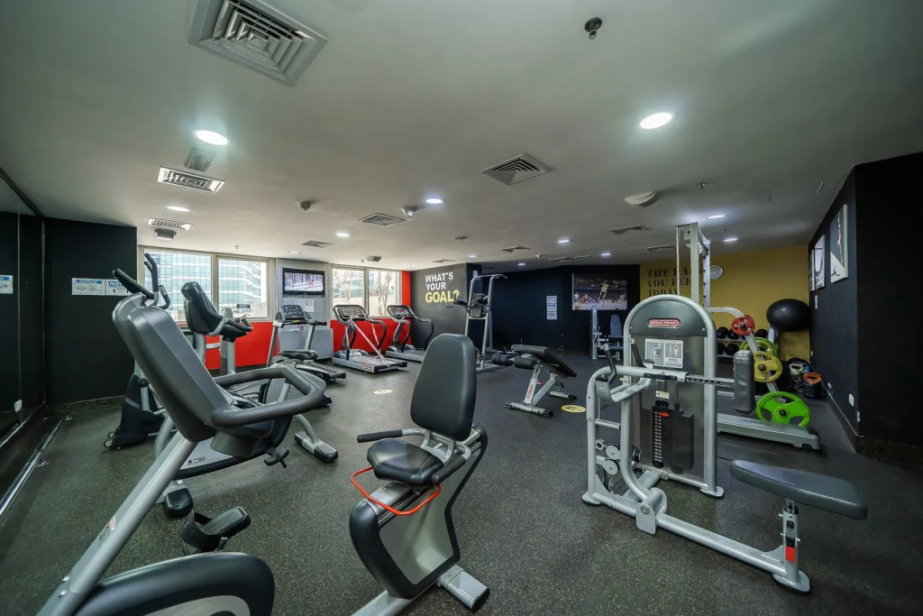 Beautiful Apt. With City Views In Lakeshore Tower