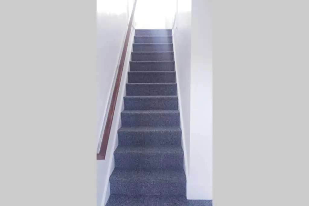 Stylish 3 Bed House + Free Parking + Great Location