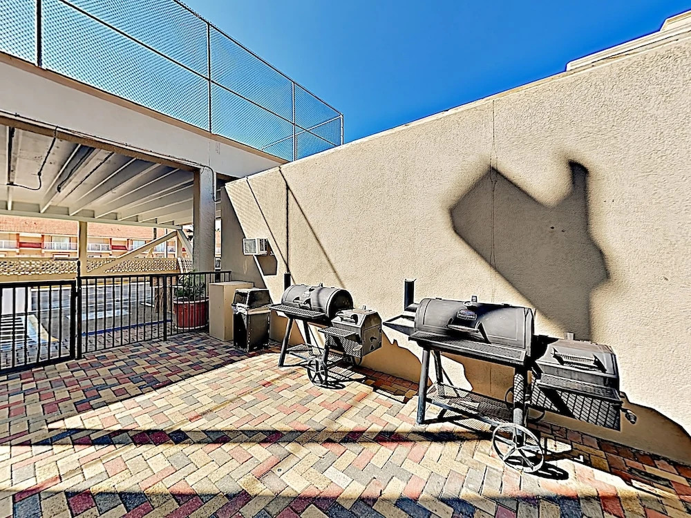 New Listing! All-suite Hideaway W/ Gulf Views 2 Bedroom Condo