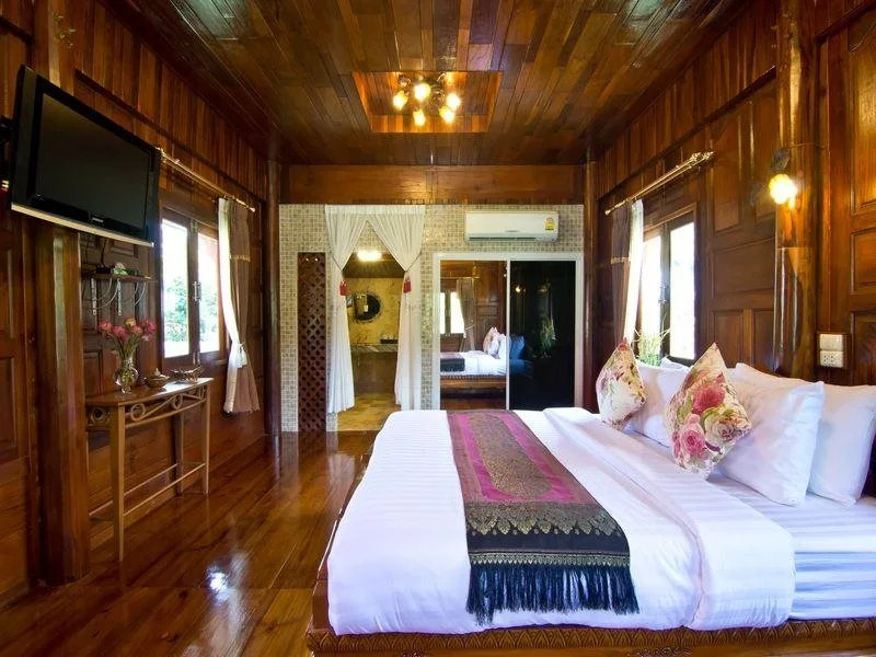 Bueng Bua Thong Resort