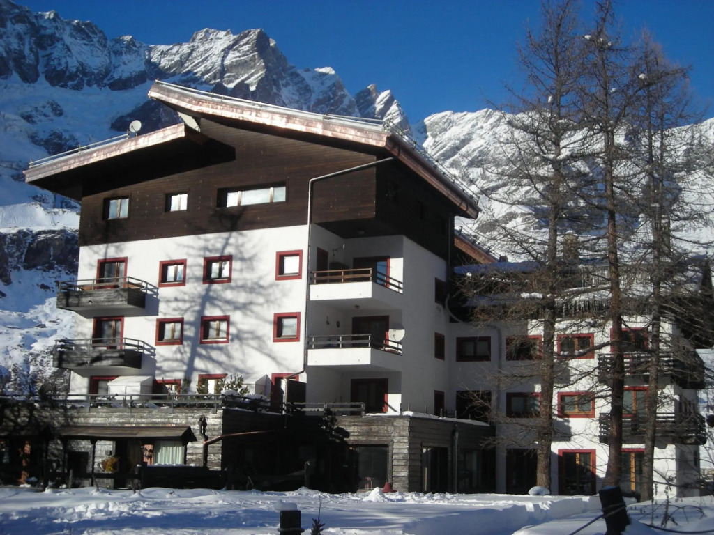 Just 30m from the ski lifts