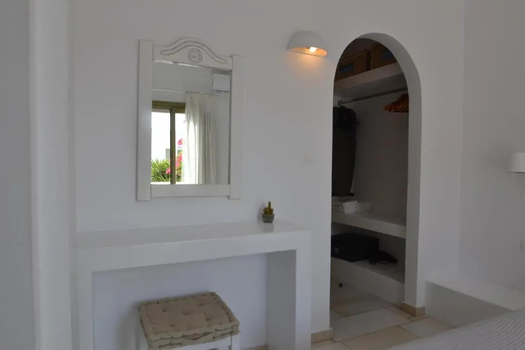 Artemis Hotel