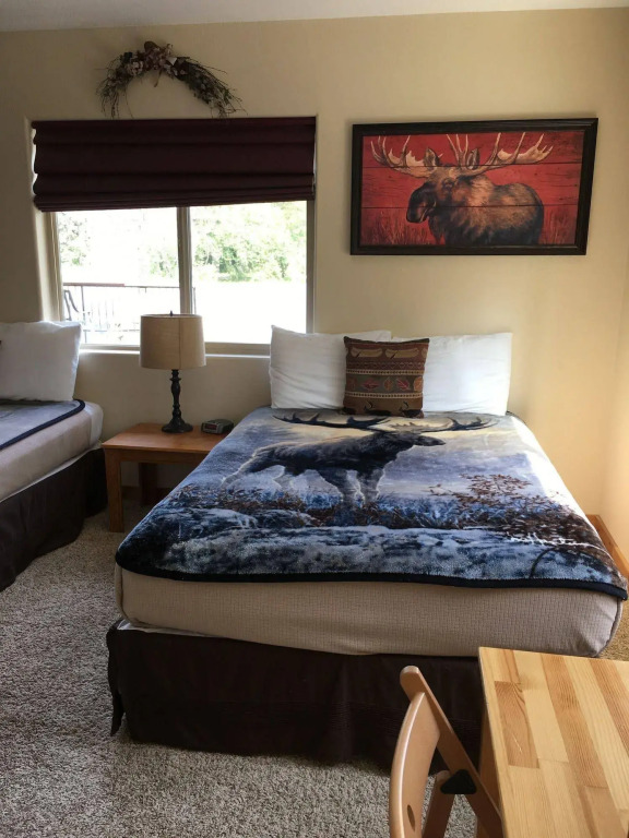Twin Peaks Lodge and RV Park
