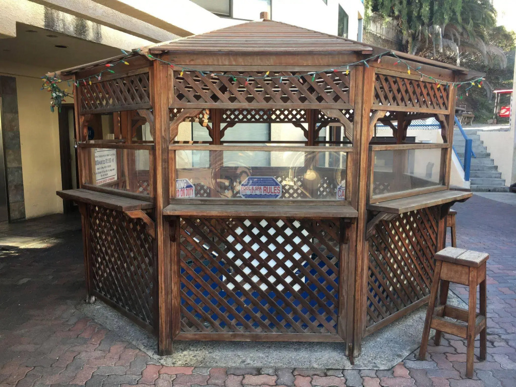 Seaport Village Inn, Avalon