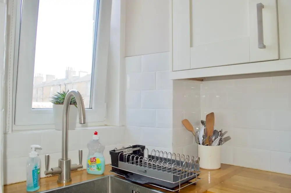 Beautiful 2 Bedroom Flat in Leith