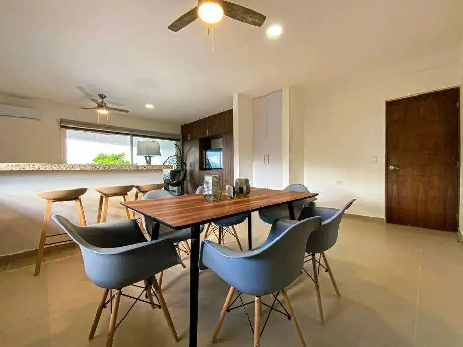 Luxury Condo 10 min walk from the Beach