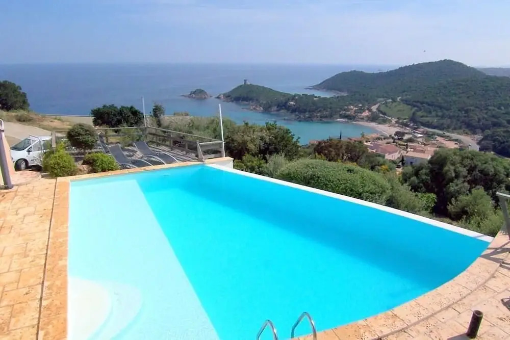 Carole F2-pool-sea View-3