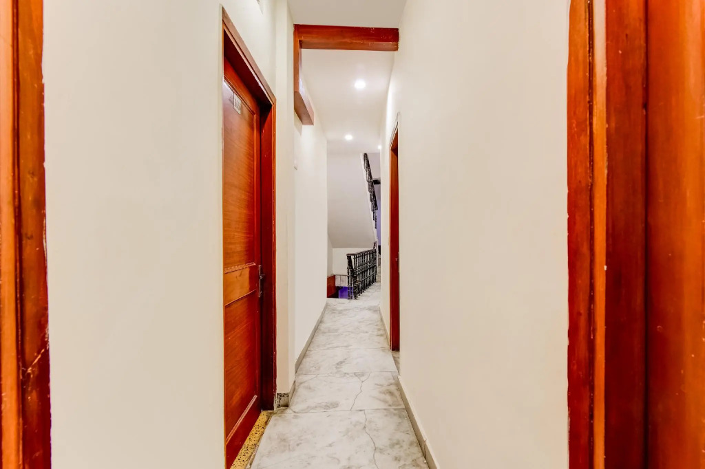 OYO 69760 Hotel Pink Palace