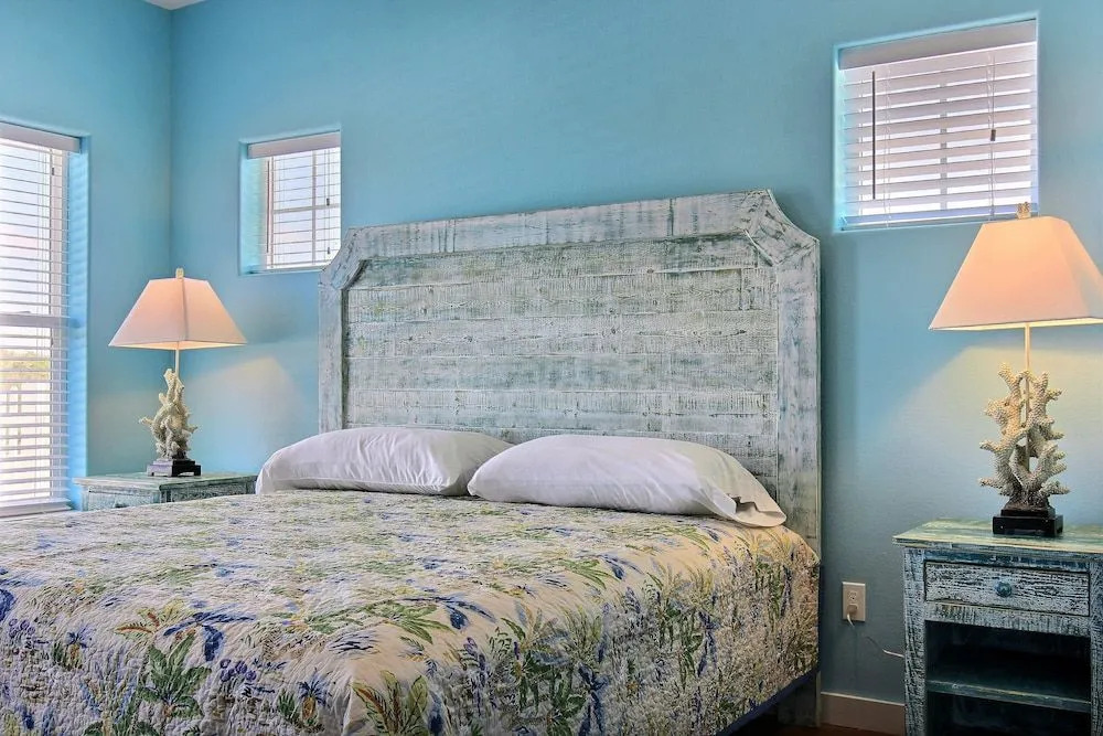 Gulfwaters Beachfront Resort 101/102 - 12 Br Home