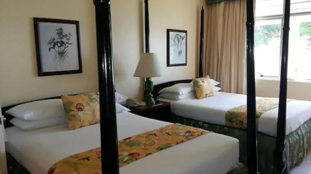 Shaw Park Beach Hotel