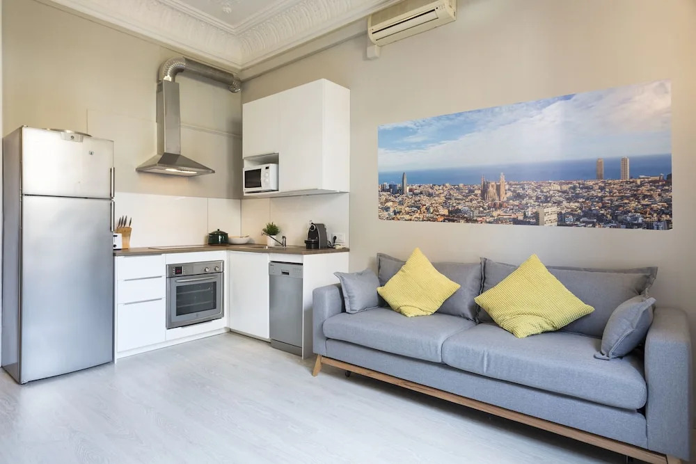 Urquinaona Apartment