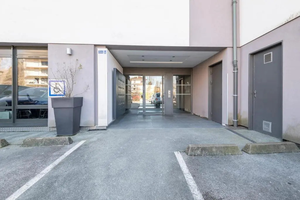 Apartment for 2 600 meters from the lake