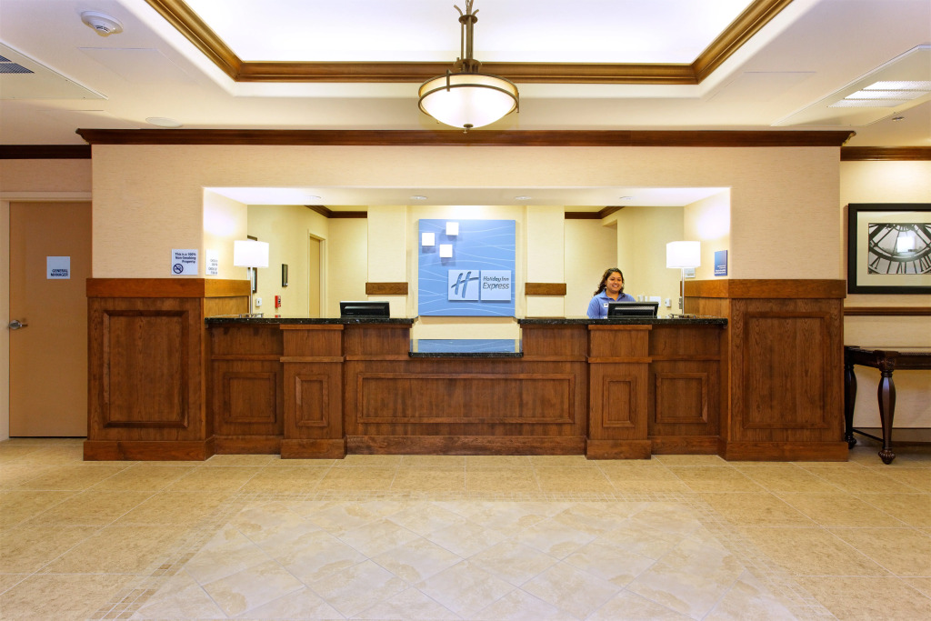 Holiday Inn Express Fresno Northwest - Herndon by IHG