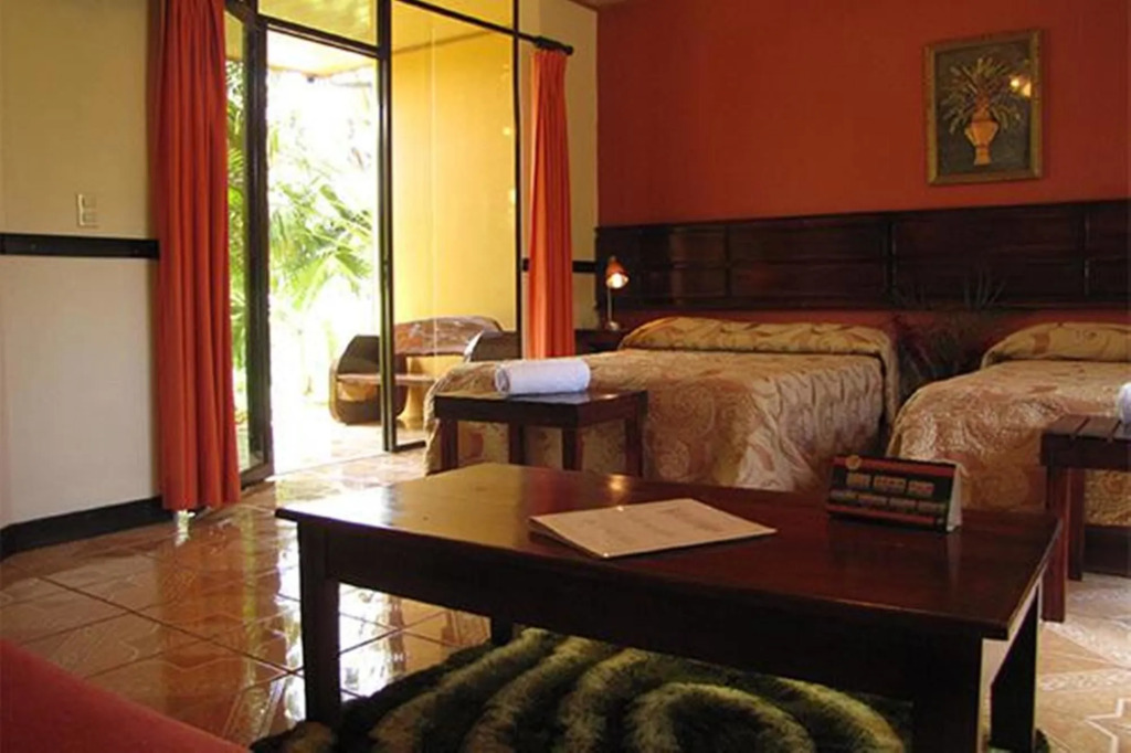 Ara Ambigua Lodge